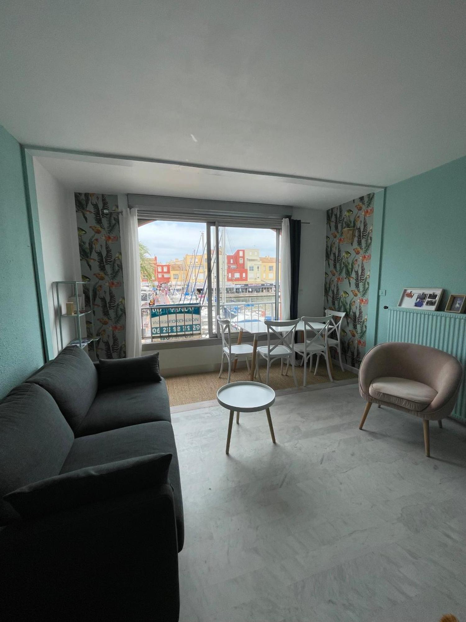Centre-port Apartment *